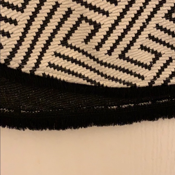 Beautiful geometric top - Picture 2 of 8